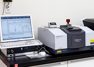 フーリエ変換赤外分光光度計